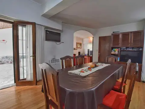 CASA EN VENTA - LA PLATA