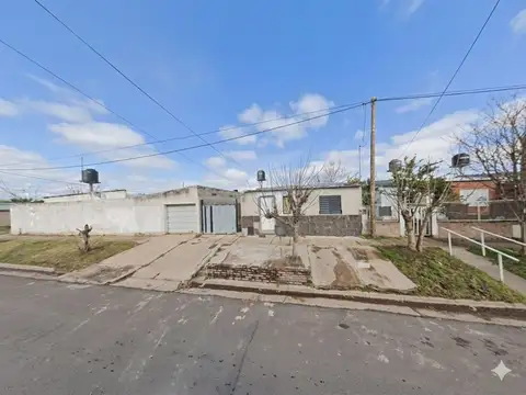 Casa 3 dormitorios y cochera, Colonia Avellaneda