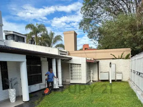 Casa 6 ambientes con 2 baños