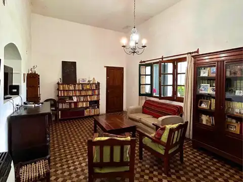 Casa 9 ambientes con 4 baños