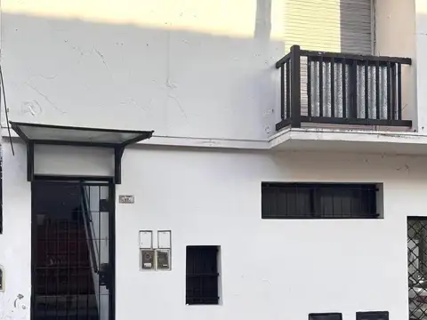 ALQUILER PH EN PLANTA ALTA -   3 DESPACHOS, SOLO APTO PROFESIONAL - SIN EXPENSAS
