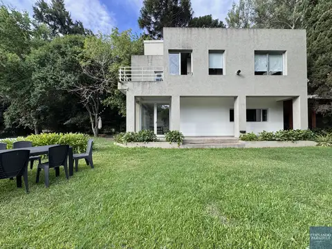 Casa en venta - 5 ambientes en Parque Leloir