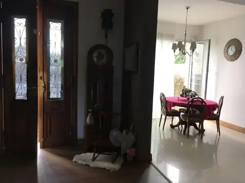 VENTA - CASA MINIMALISTA DE 4 AMBIENTES - MORON