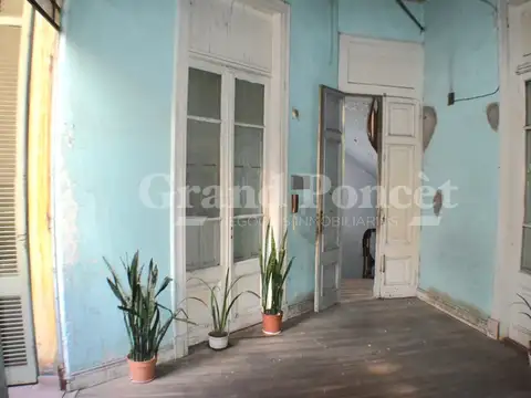 Venta PH único en Barracas con Balcón al frente, Techos Altos y Espacios Flexibles