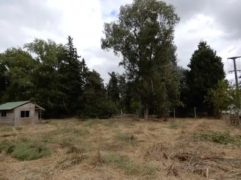 Terreno con casita en venta en Barrio Jularó