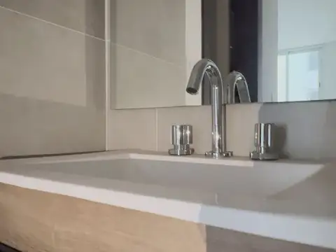 Roque Saenz Peña esq. güemes,oliva 100