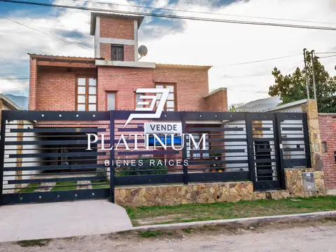 Casa en venta de 3 dormitorios c/ cochera en Campo Quijano
