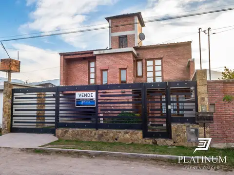 Venta Casa 3 dormitorios Campo Quijano con cochera 100