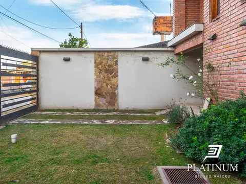 Casa 4 ambientes con 2 baños