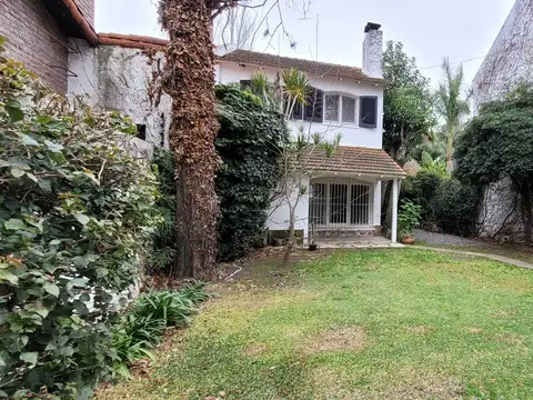 Casa 5 ambientes con 2 baños