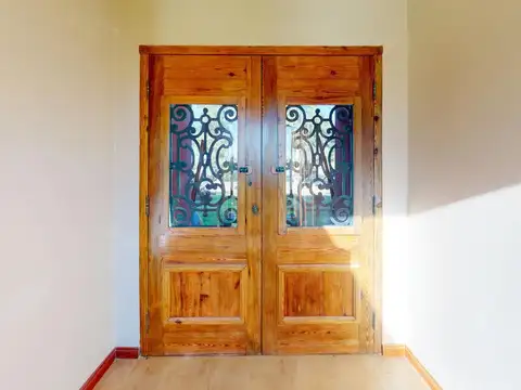 Casa 8 ambientes con 3 baños