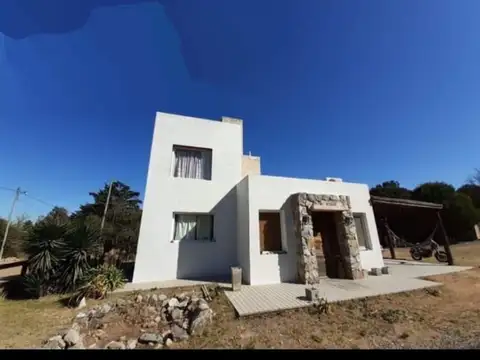 EN VENTA  CASA MAS DPTO EN HUERTA GRANDE