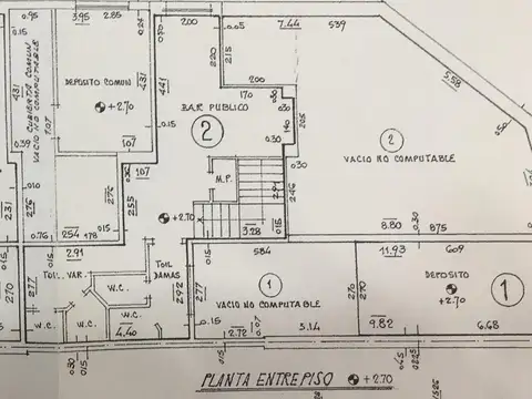 2 LOCALES  COMERCIALES + 3 DEPTOS. EN BLOCK