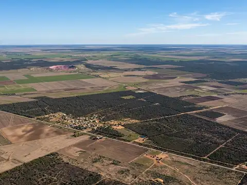 Campo en Estación Robles de 192 hectáreas, apto agricultura y con servicios