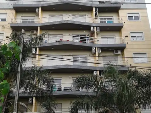 Amplio Monoambiente Con Cochera En Venta. Morón Norte