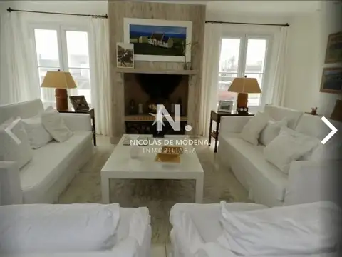 Casa 5 ambientes con 4 baños
