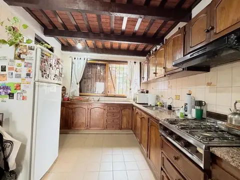 CASA EN VENTA 5 AMBIENTES CON PATIO Y PARRILLA