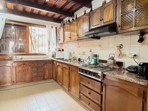 Casa 5 ambientes con 2 baños