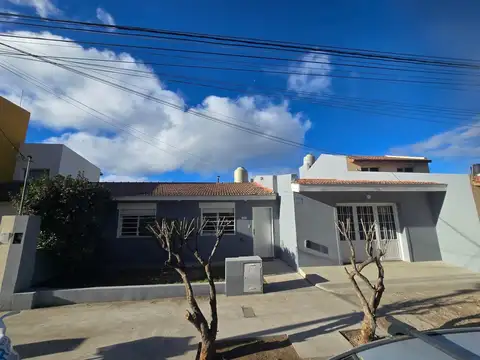 Hermosa casa con garage y patio