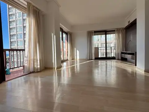 Piso de 4 ambientes con balcón corrido, vista al mar y escritorio en Loma de Santa Cecilia