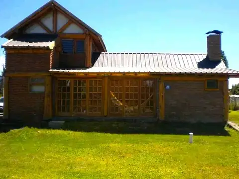 Casa 4 ambientes con 2 baños