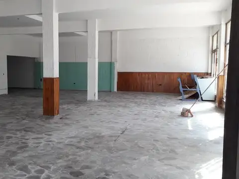 Local en Venta Via Púb.