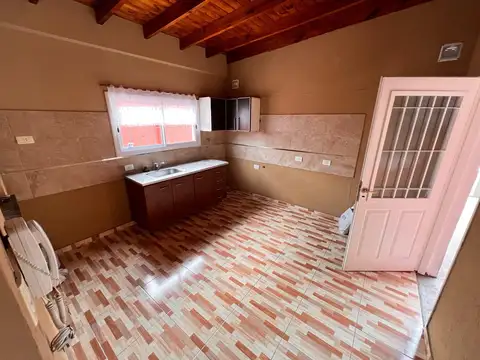 Casa 5 ambientes con 2 baños