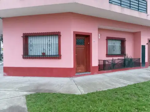 Depto Tipo Casa en Alquiler de 3 ambientes