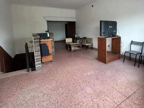 Venta Casa en planta alta 3 habitaciones living comedor cocina patio terraza Zona Jerárquicos