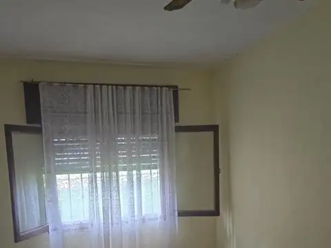 Casa en Alquiler con 1 cochera
