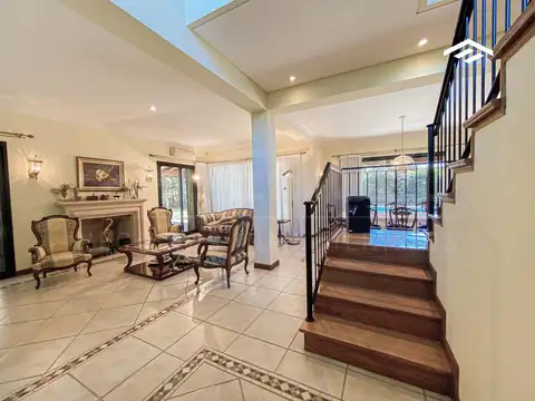 Casa 5 ambientes con 4 baños