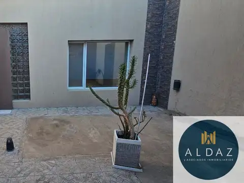 EN VENTA| Casa de 2 dormitorios dependencias en  Punta 100