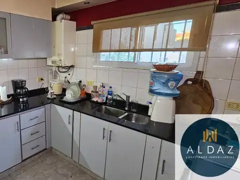 Casa 5 ambientes con 2 baños