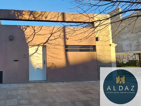 EN VENTA| Casa de 2 dormitorios dependencias en  Punta 100