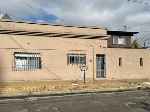Casa 4 amb. Haedo apto credito