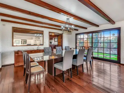 Casa en Alquiler con 4 cocheras