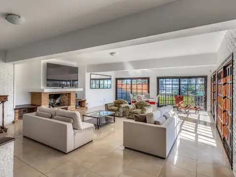 Casa en Alquiler en Playa Mansa, USD 5.800