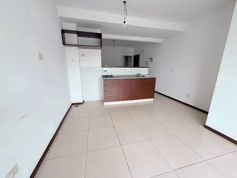 MONOAMBIENTE AMPLIO - CONTRAFRENTE   CON BALCON