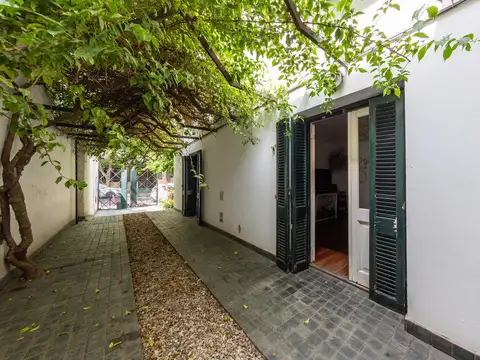 Casa en Venta con 3 cocheras