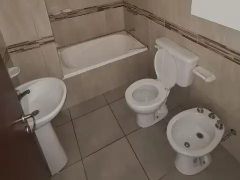 EXCELENTE DEPARTAMENTO DE UN DORMITORIO CON COCHERA