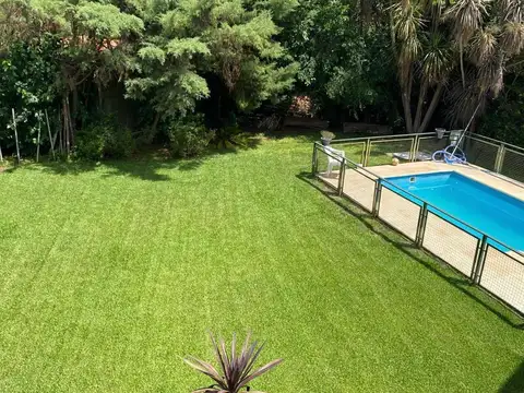 VENTA DE CASA 5 AMBIENTES EN EL BARRIO SOLAR DEL BOSQUE