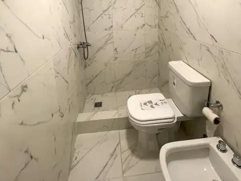 HERMOSO DEPARTAMENTO DE 2 AMBIENTES MUY BIEN UBICADO