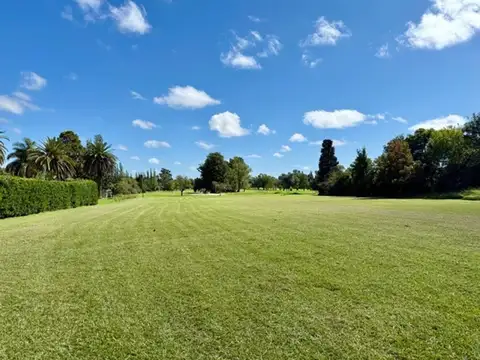Magnífico terreno sobre golf en Tortugas Country Club