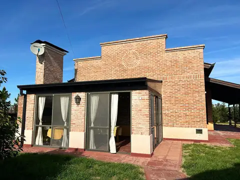 Casa quinta de 1 hectarea a la venta en mercedes