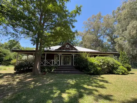 CASA  DE 4 AMBIENTES C/PILETA/GALPON/LOTE ARBOLADO