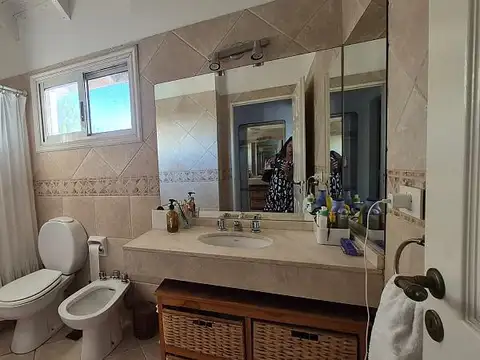Casa en alquiler en el exclusivo barrio cerrado Tres Horquetas.