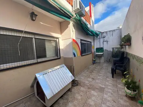 Casa de pasillo con patio Crespo 1900