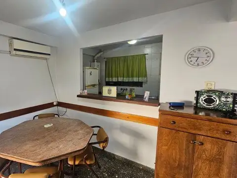 Casa 7 ambientes con 2 baños