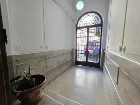 Avenida Carlos Calvo 100, Piso 2