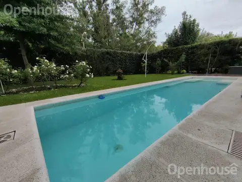 Casa en Venta con 3 cocheras